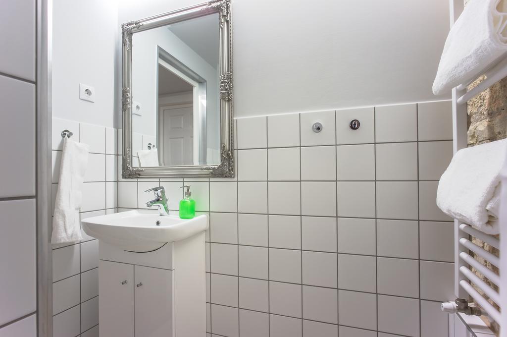 Hollo Apartment *