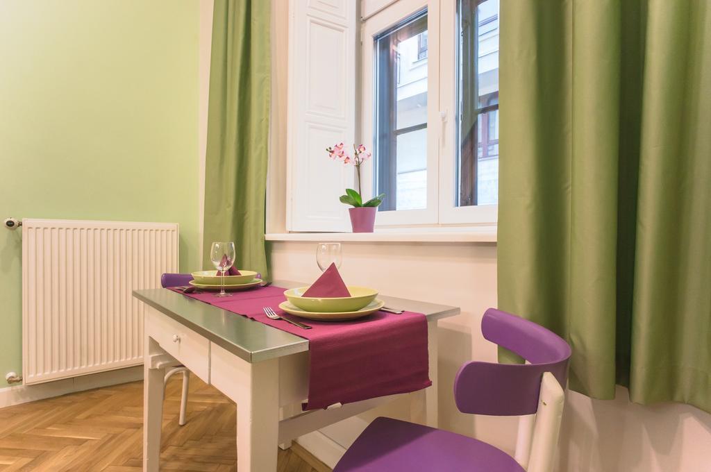 Hollo Apartment *