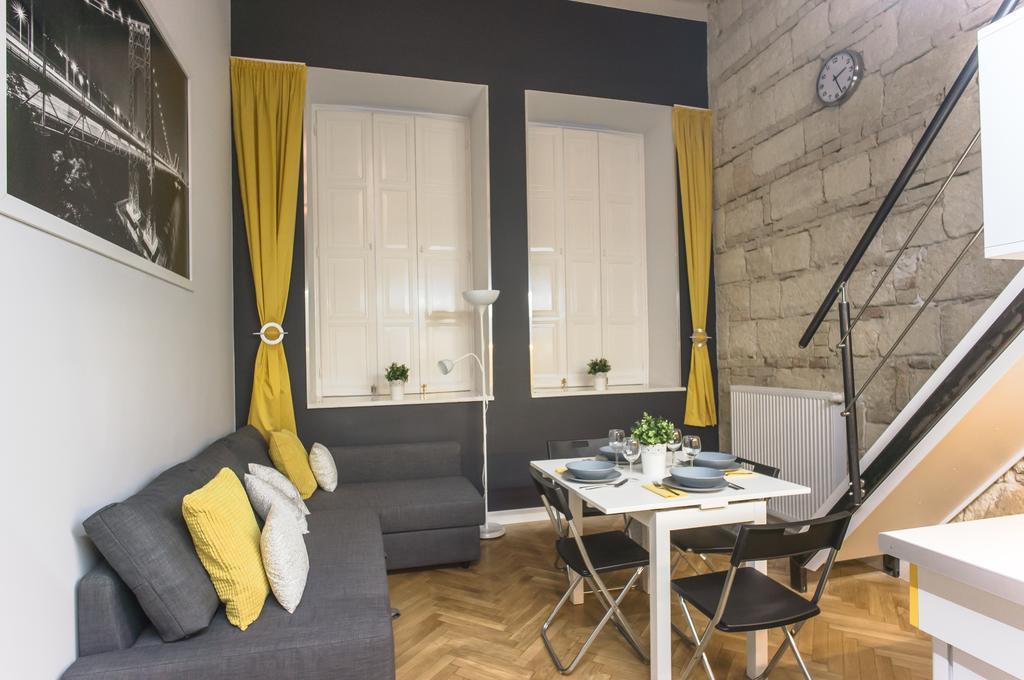 Apartment Hollo *