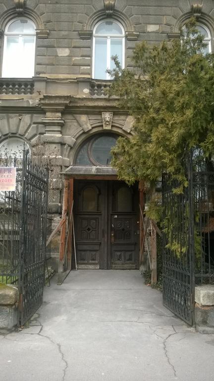 Flat On Andrassy Avenue