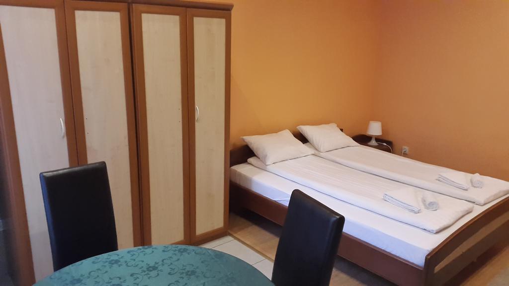 A A Apartman *
