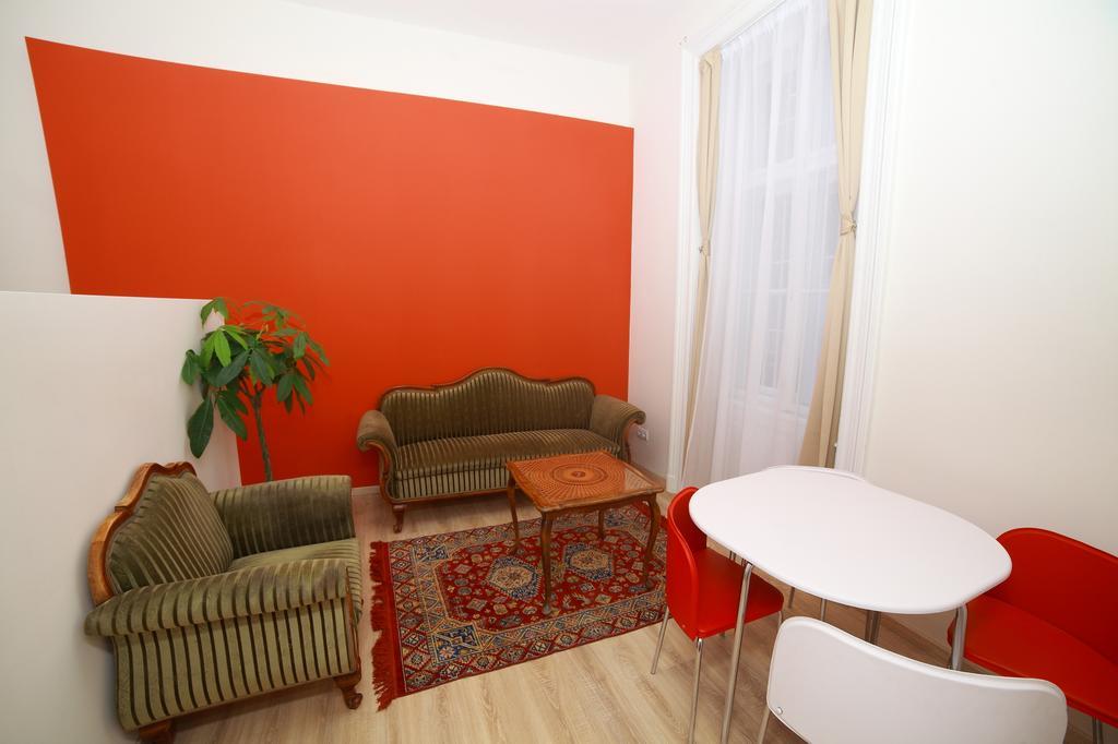 Flat On Andrassy Avenue *