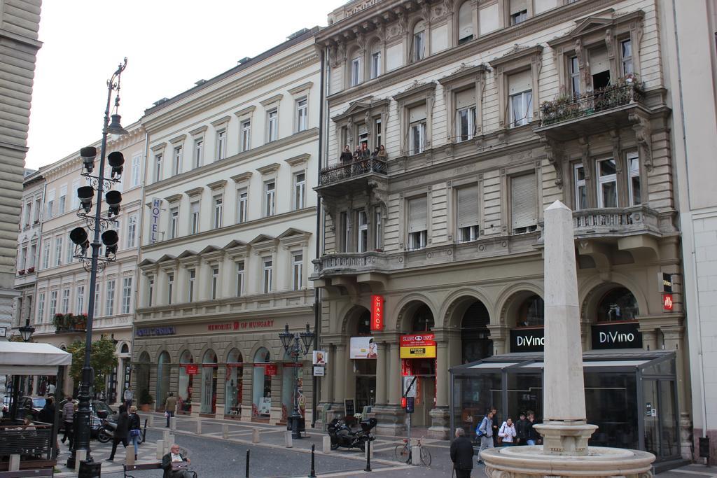 Pal's And Hostel