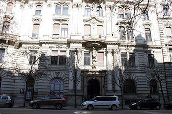 Hotel Alkotmany Street Budapest