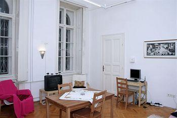 Hotel Alkotmany Street *