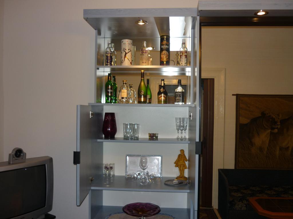 Joe Apartment