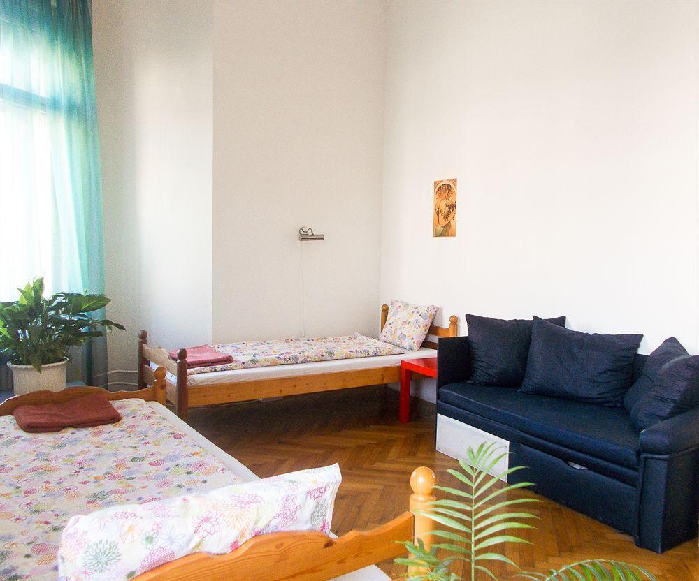 Gaia Hostel *