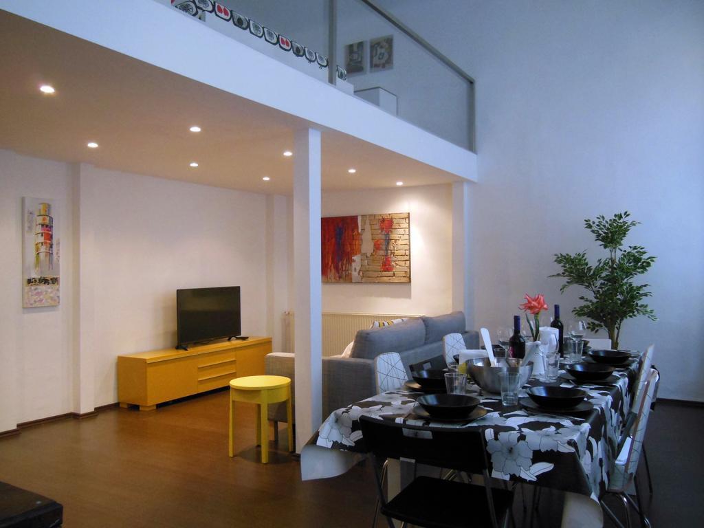 Apartment Kodaly Art *
