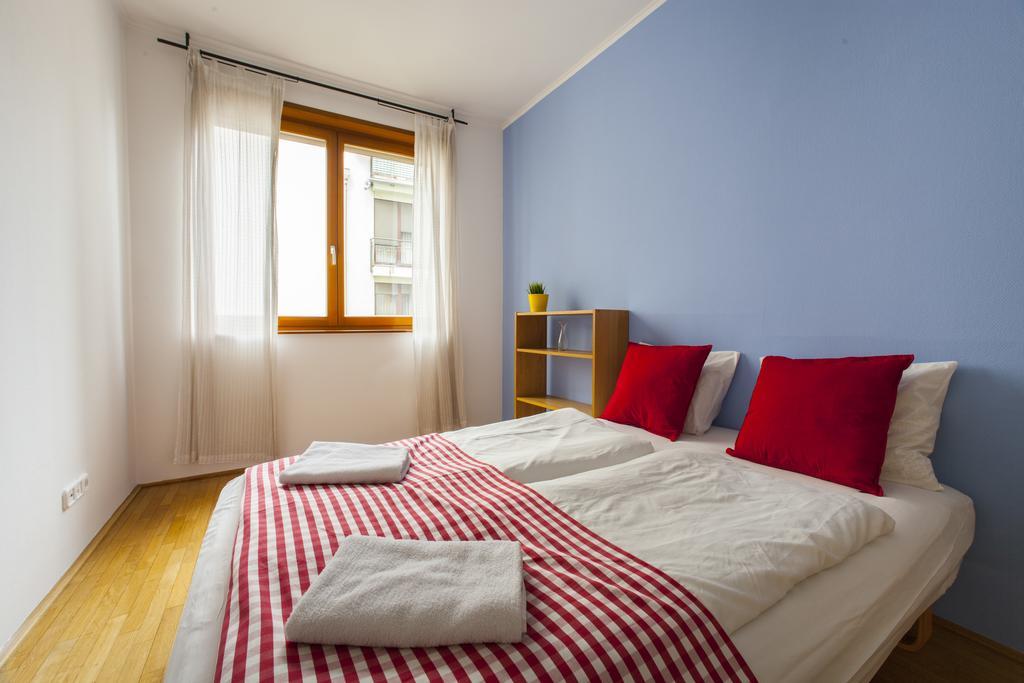 Easy Star Hotel