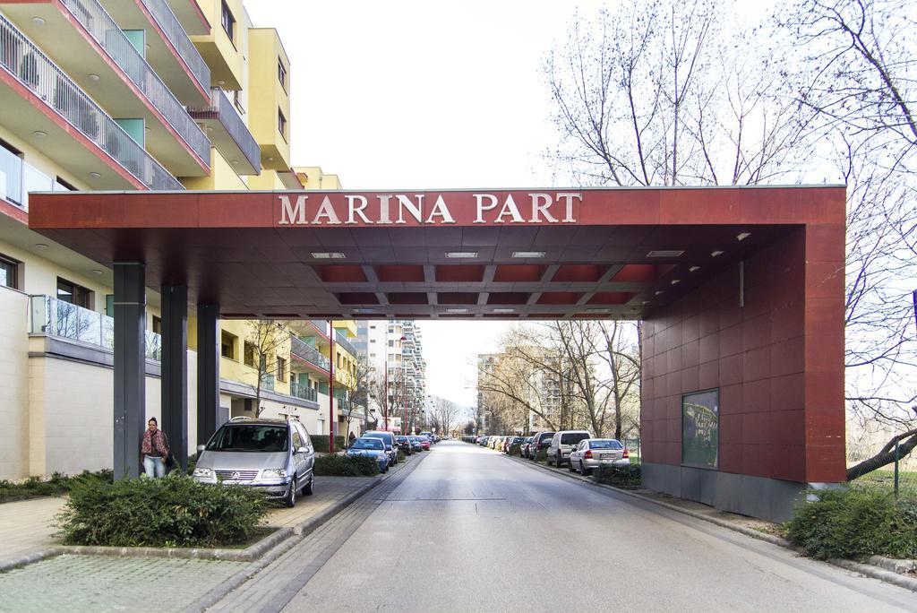 Marina Riverside - Korona