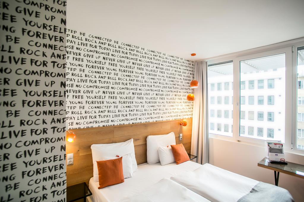 Hotel Roombach Center 3*