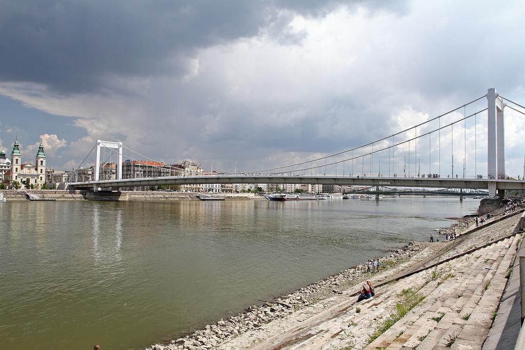 Asbóth Taylor Budapest