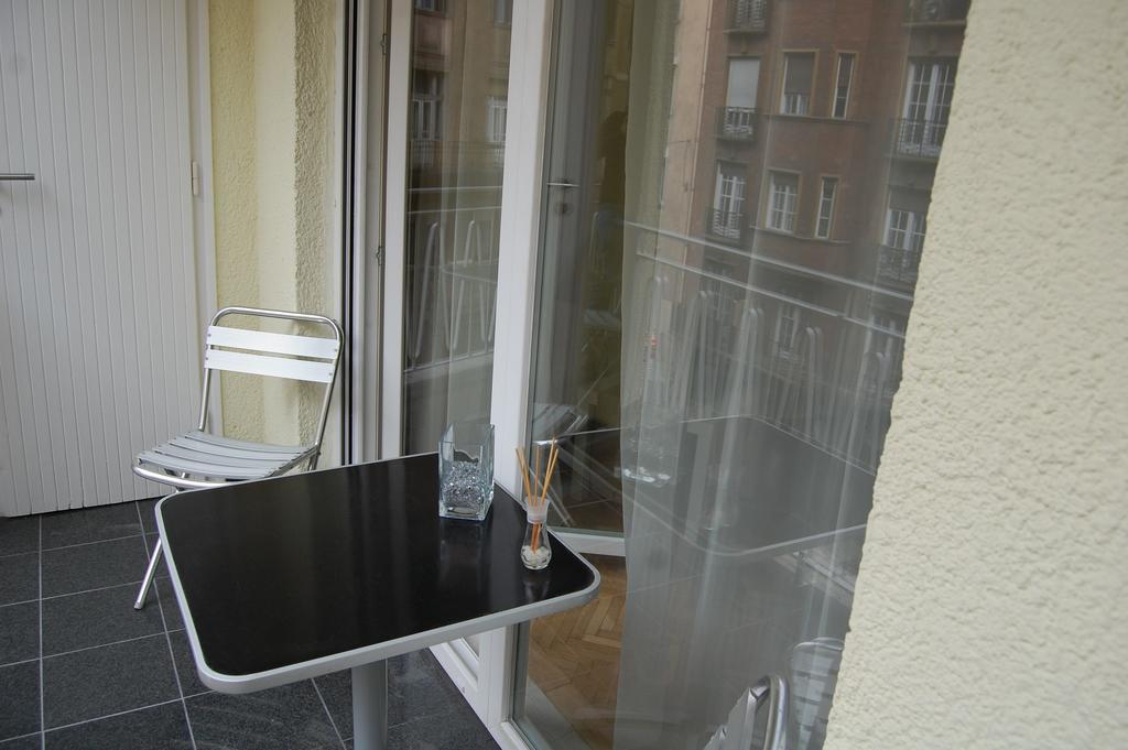 Apartament Downtown With Balcony & Optional Garage & Restaurant In The Building
