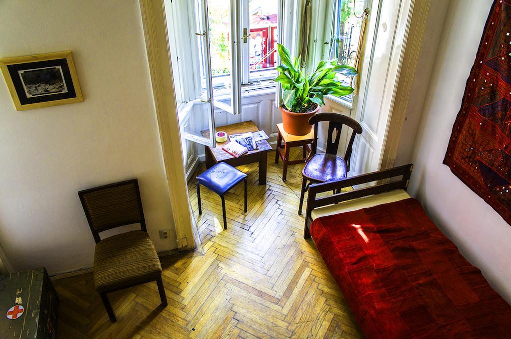 Minoo House Hostal *