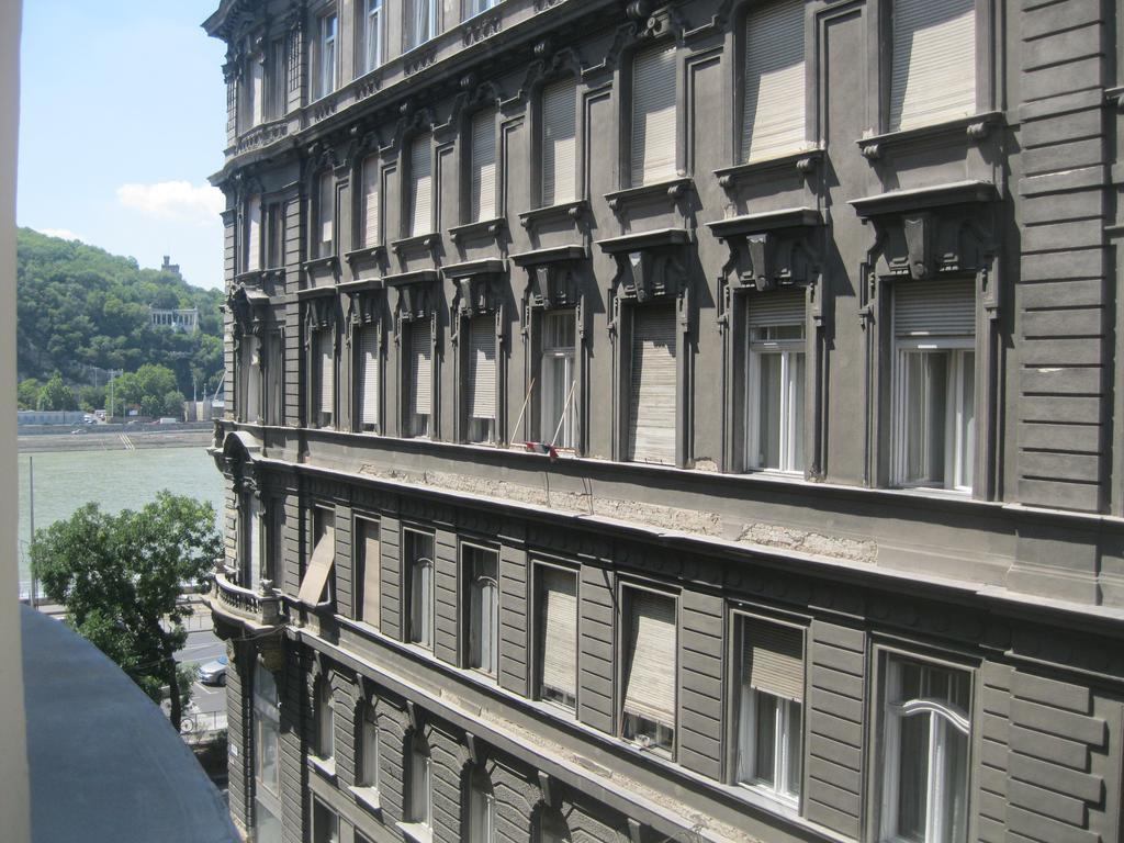 Apartment Classical In Downtown