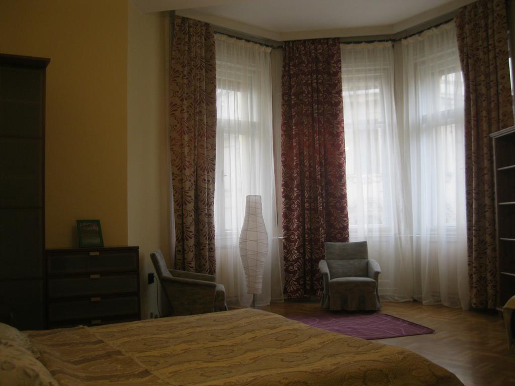 Apartment Classical In Downtown