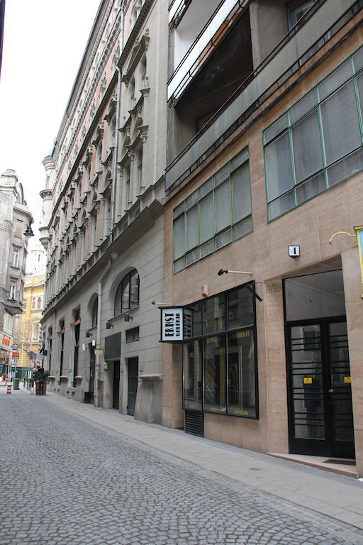 Apartment Centerstudio With Balcony In Downtown Budapest