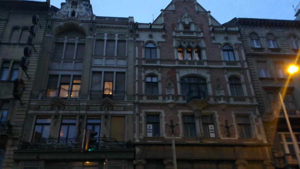Apartment 4 *