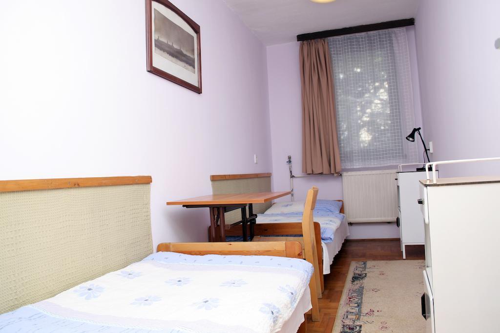 Apartment Professor'S Guest House *
