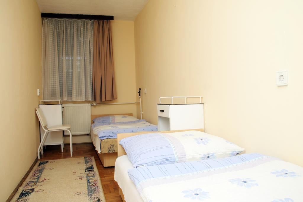 Professor'S Guest House
