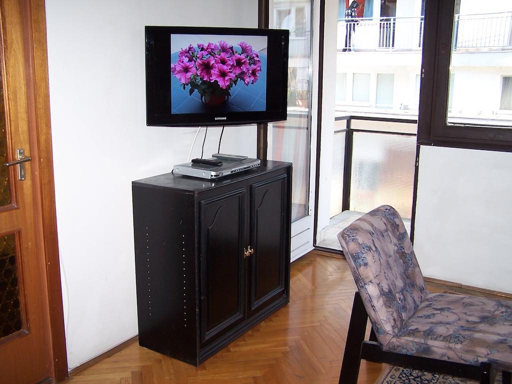 Sinko - Free Garage Parking, Central, 2 Bedrooms 4 Single Beds, Flexi Check-out Boedapest
