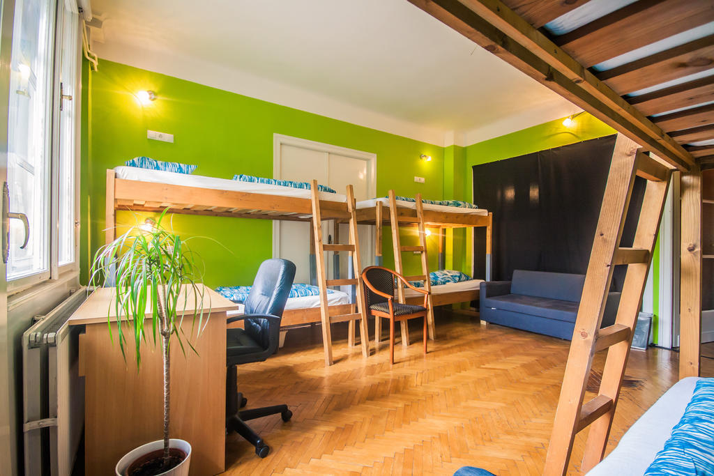 Hostel Alice *