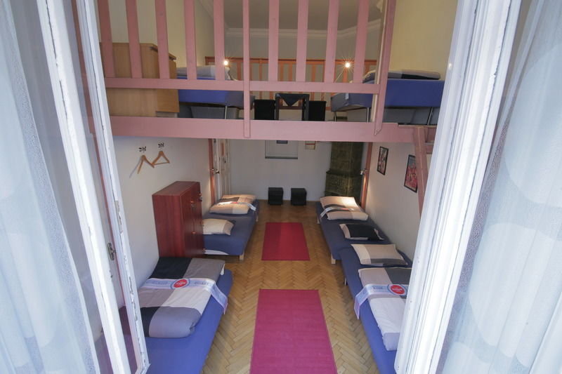 Hostel Maverick Downtown *