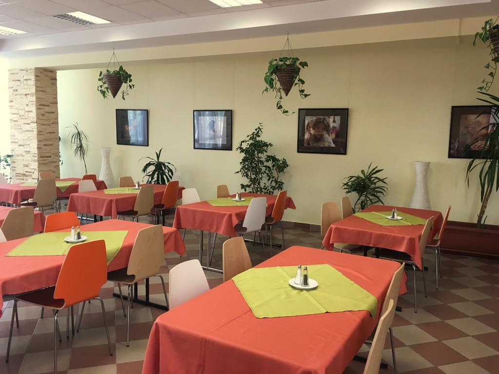 Hotel Ceu Konferencia Koezpont 3*