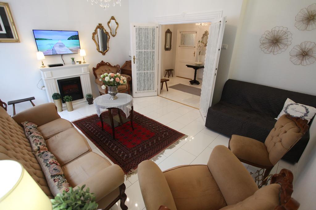 D.Five Neo-Baroque Apartment With Terrace Budapest