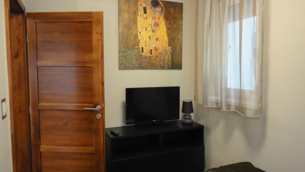 Apartment Mgtels - With Private Parking *