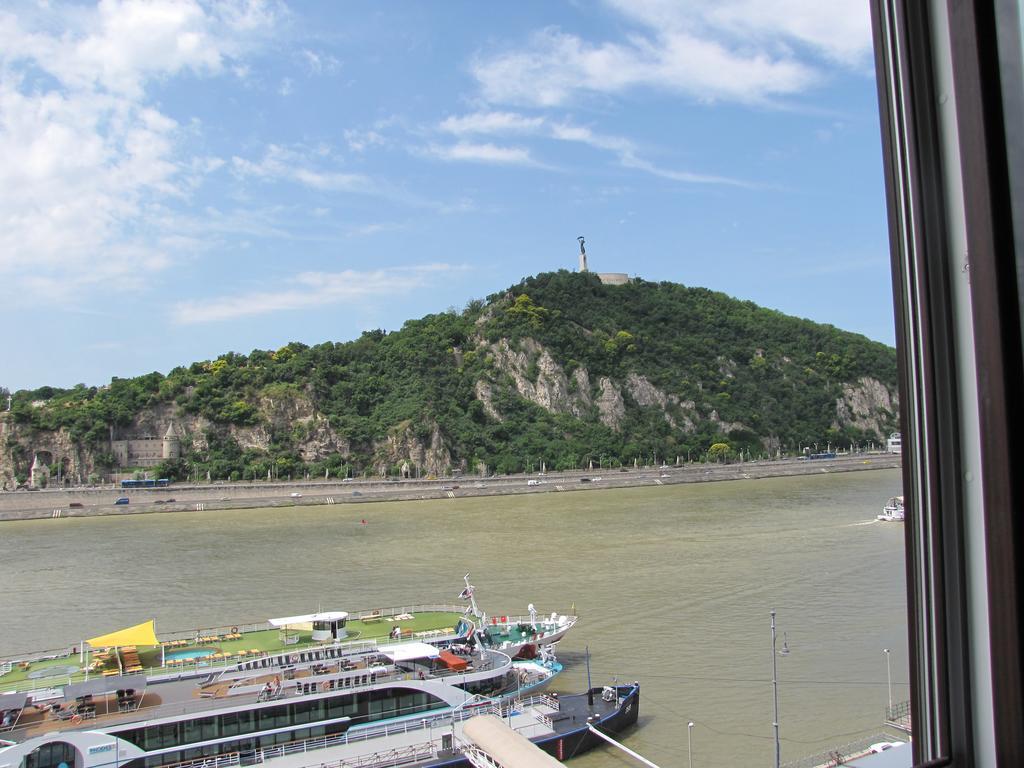 Empire Of Liberty Budapest