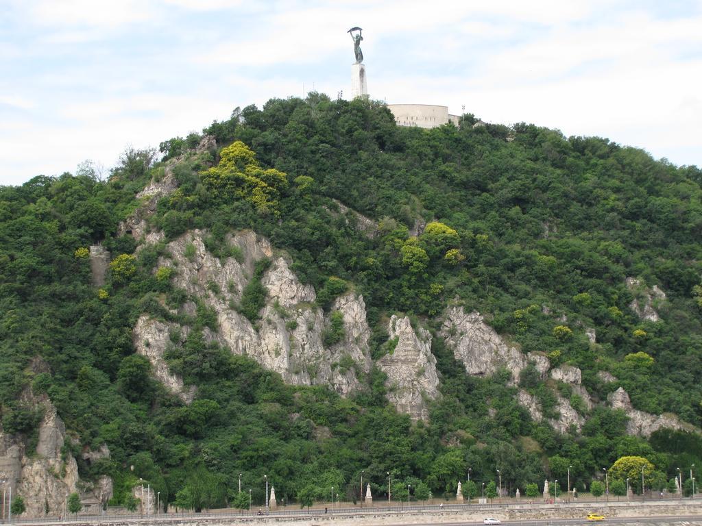 Empire Of Liberty Budapest