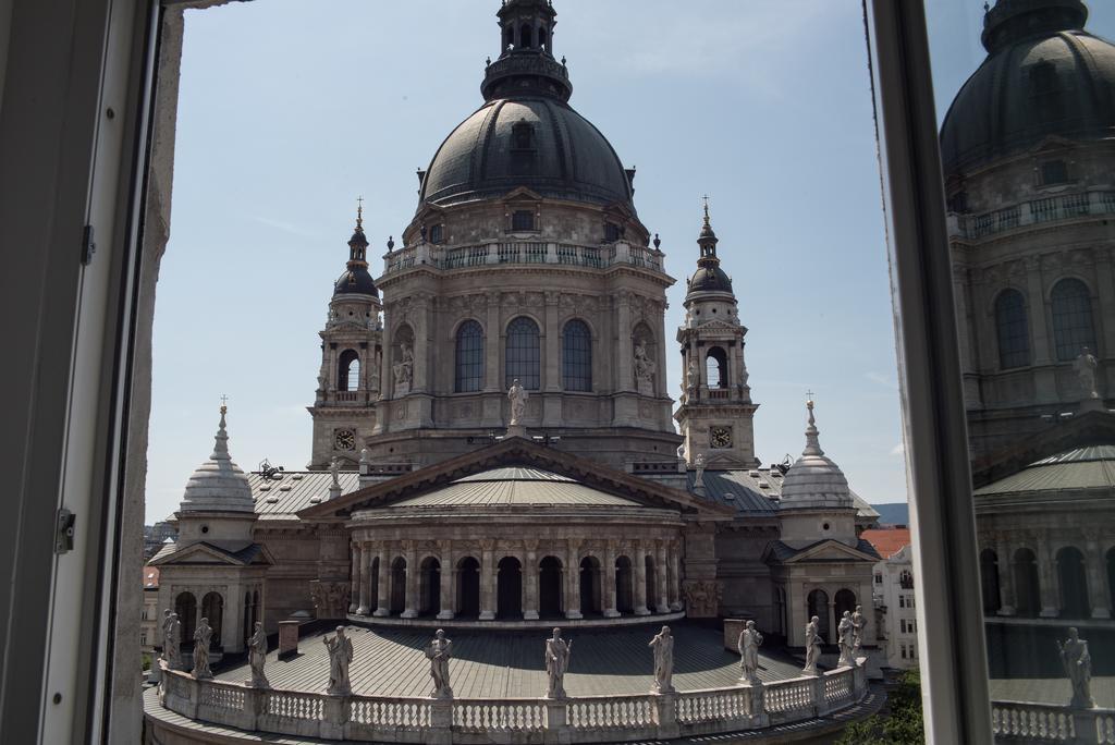 Helena With View On St. Stephan's Basilica