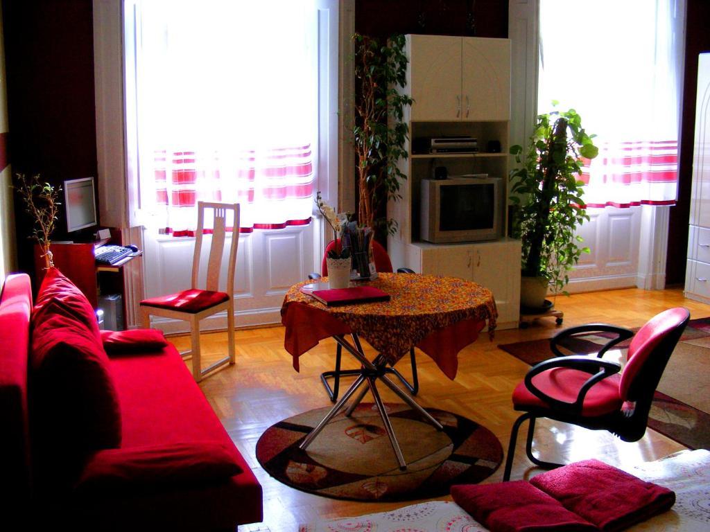 Firstapartments Center