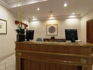 Hotel Millennium Court, - Marriott Executive 4*