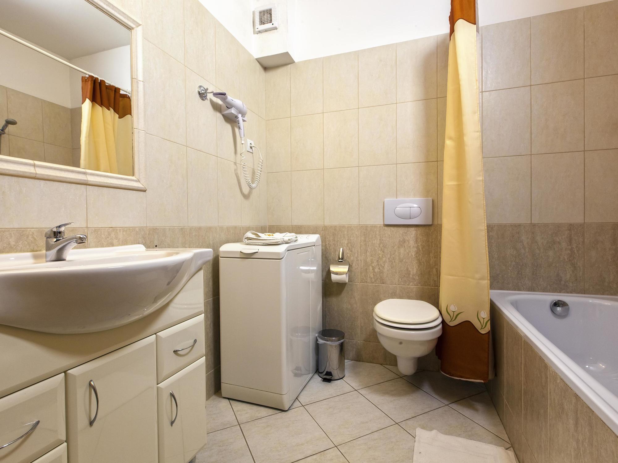 Prater Aparthotel 3*