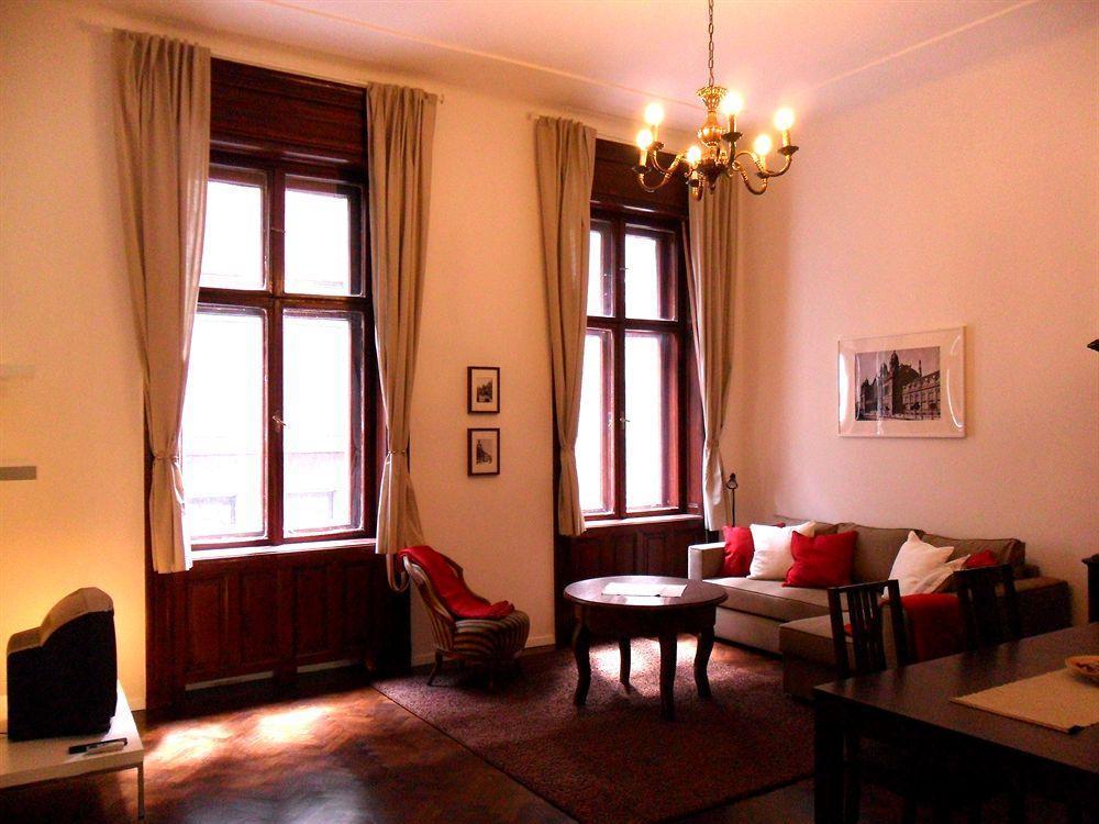 Kadar * Budapest