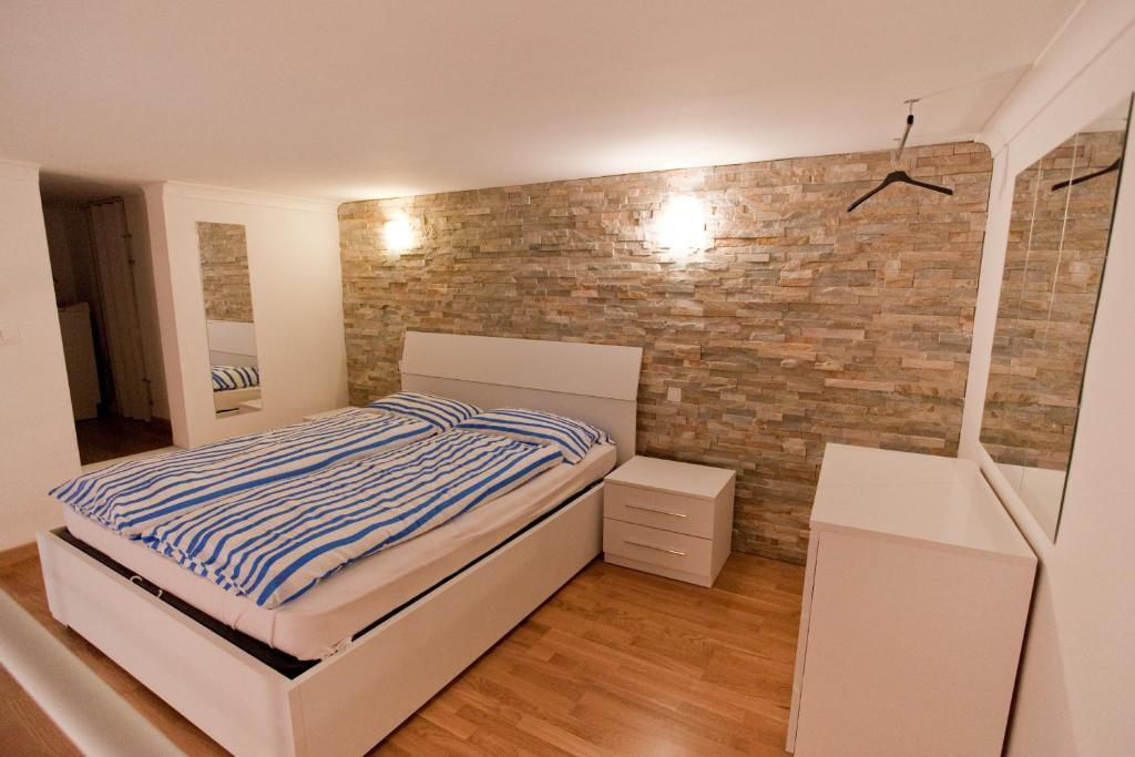 Apartament 10 House Budget
