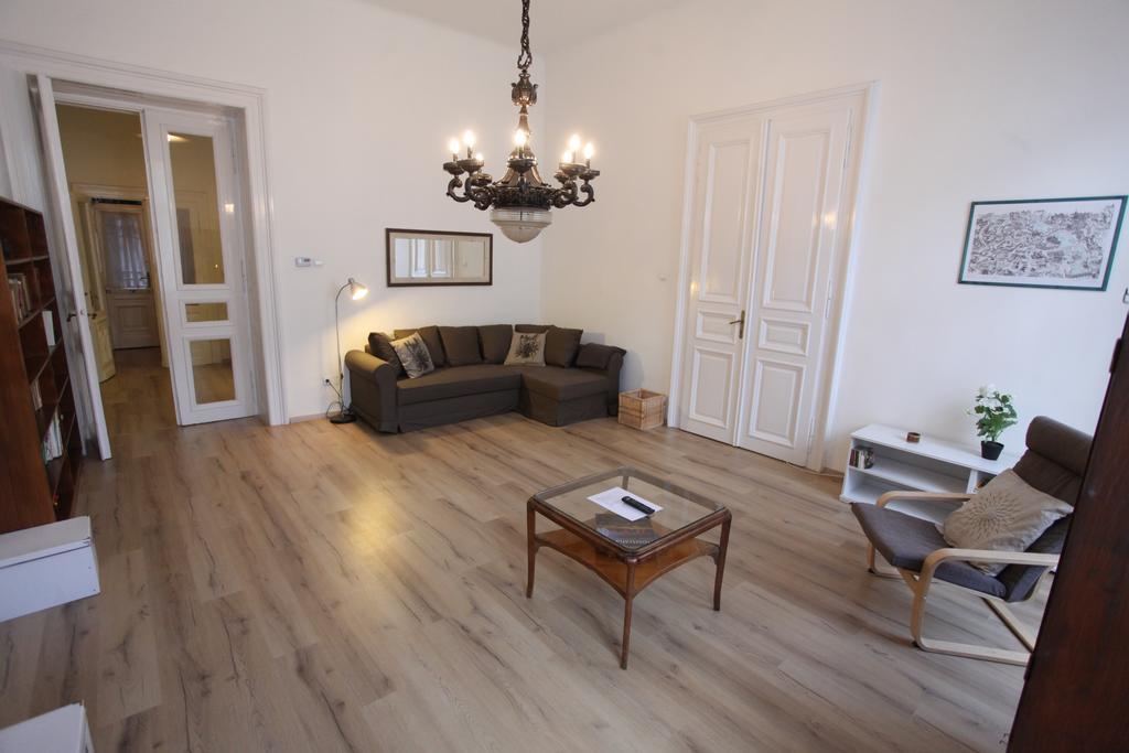 Sissy Apartment *