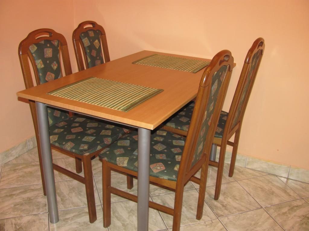 Károly