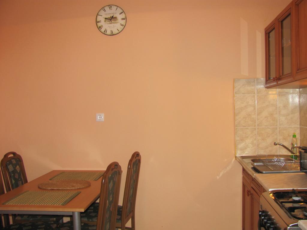 Karoly Apartmán *