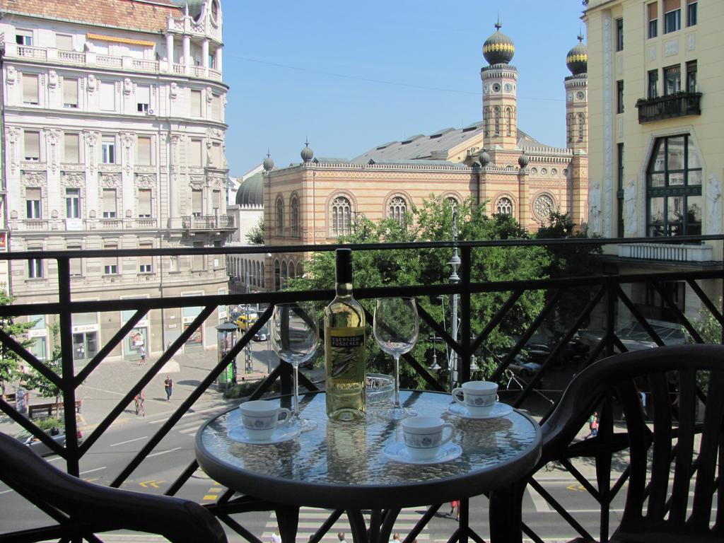 Károly