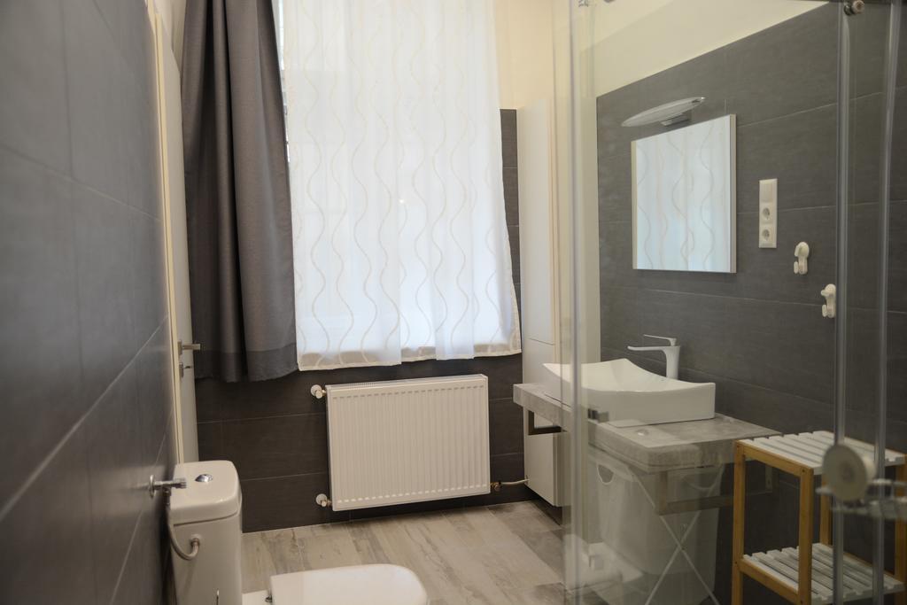 Kiraly Art Apartment *