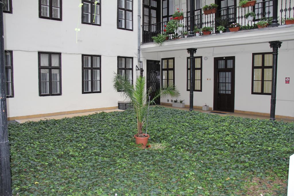Queen Zita 130 M2 Near Chain Bridge Apartman *