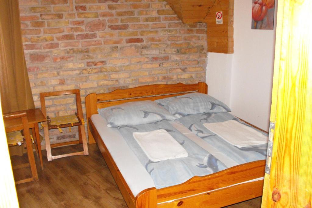Hungaria 2*