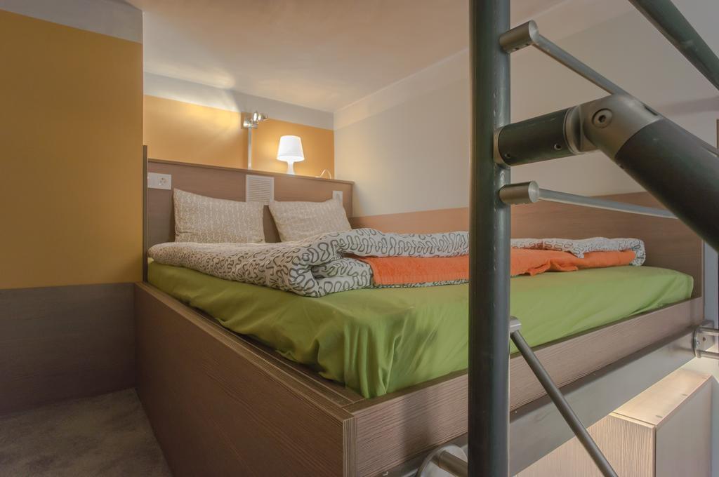 Economy Apartments *
