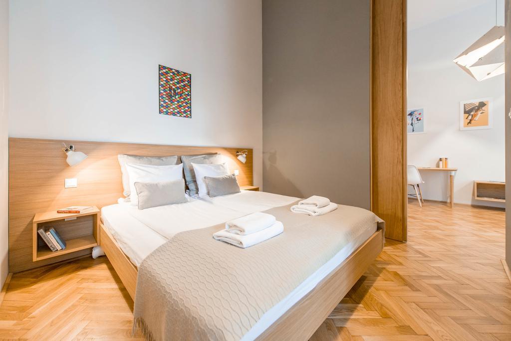 Oasis Paulay Ede Street *