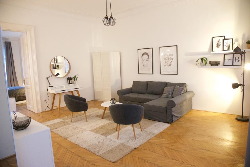 Five Season's Apartment *