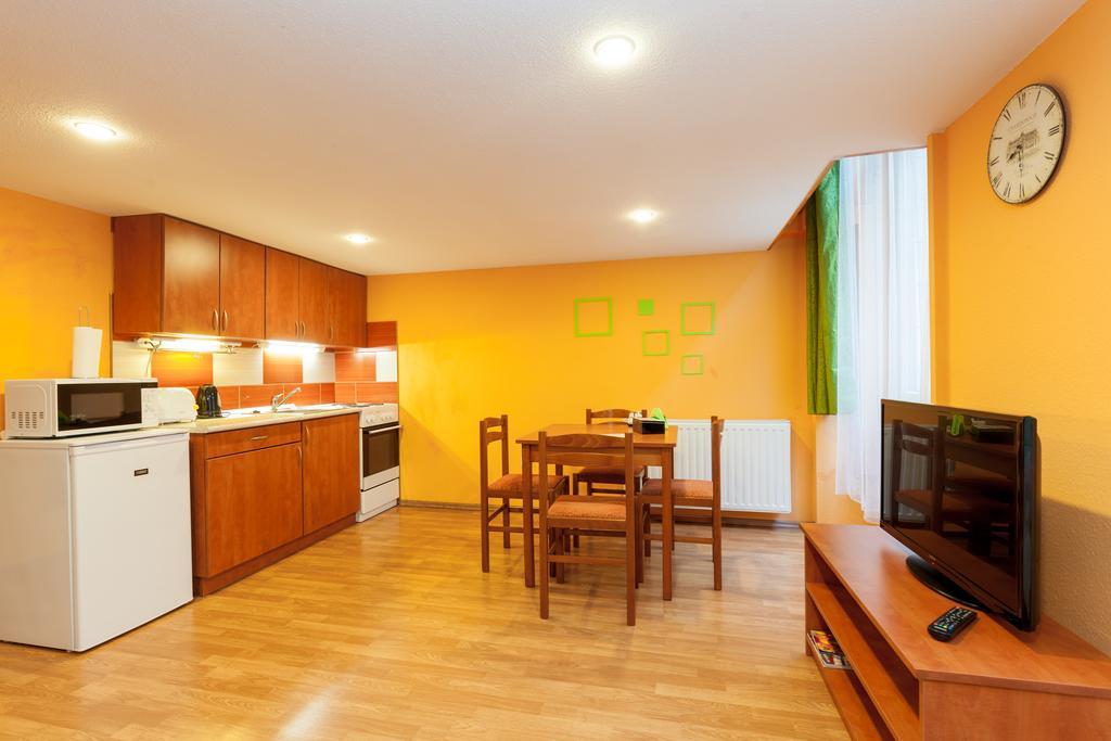 Central Studio O Utca