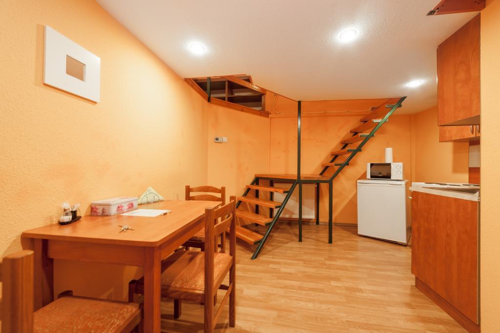 Central Studio O Utca Appartamento